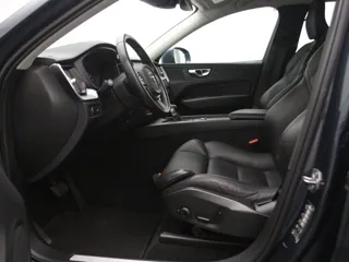 VOLVO XC60 Momentum