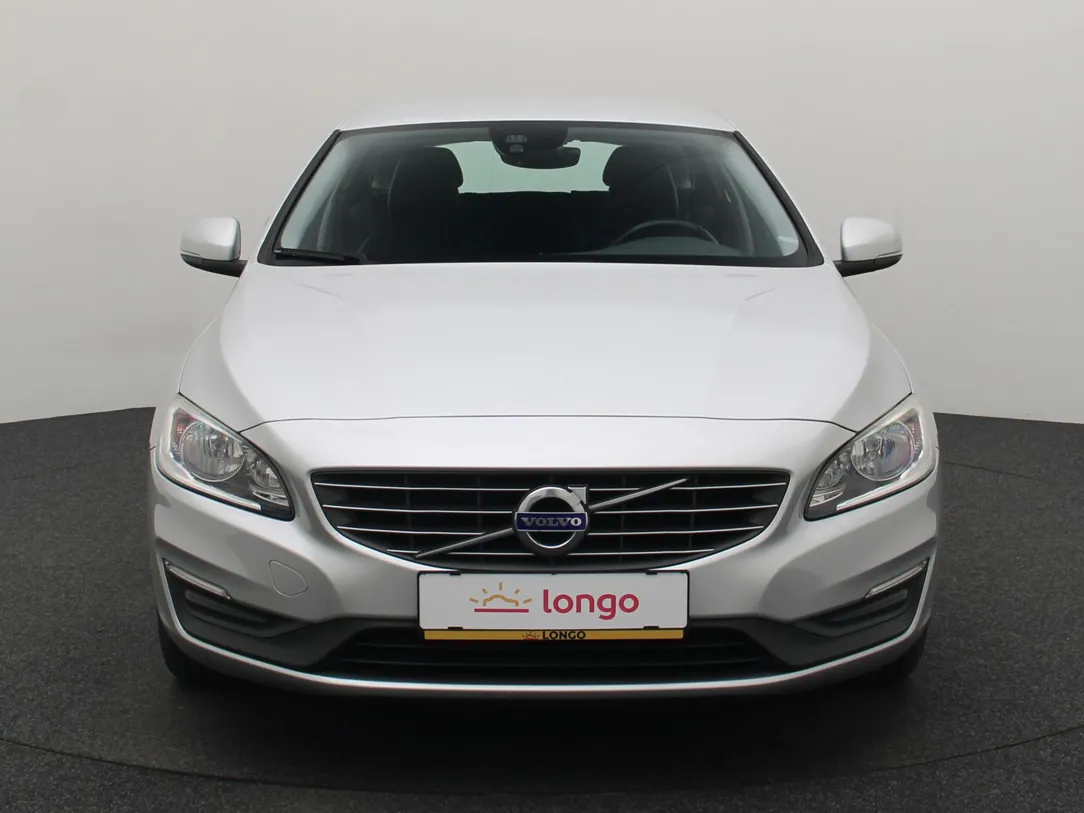 VOLVO V60 Momentum