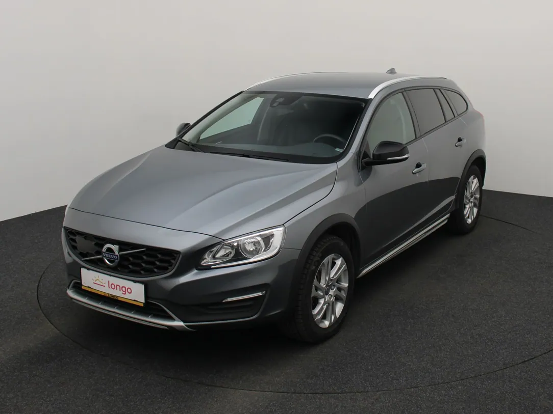 VOLVO V60 Cross Country Momentum