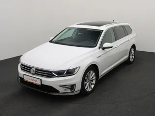 VOLKSWAGEN PASSAT B8 Connected Series Plus