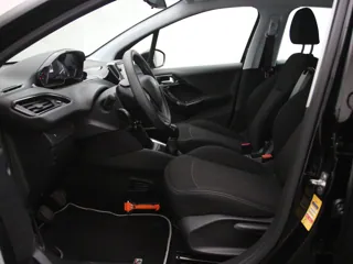 PEUGEOT 208 Lion