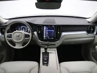 VOLVO XC60 Momentum