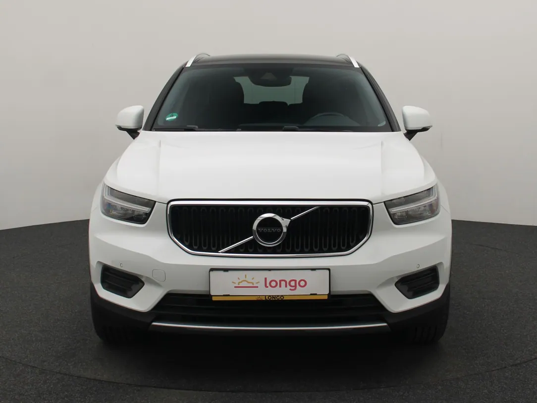 VOLVO XC40 Momentum