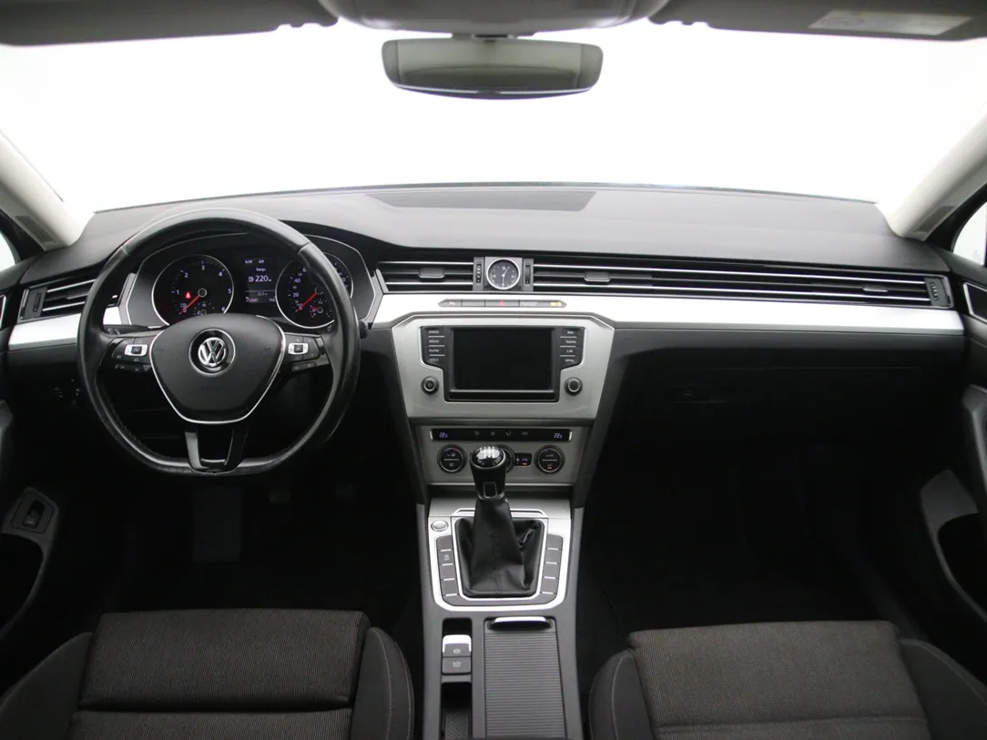 VOLKSWAGEN PASSAT B8 Connected Series