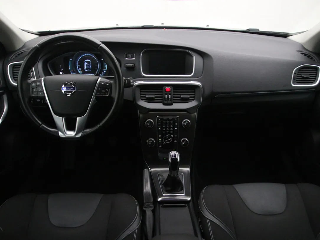 VOLVO V40 Momentum Business