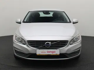 VOLVO V60 Momentum