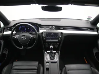 VOLKSWAGEN PASSAT B8 GTE Connected Series Plus