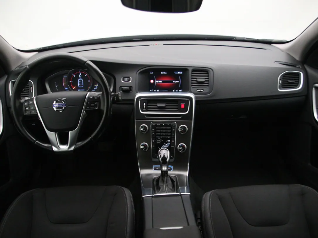 VOLVO V60 Momentum