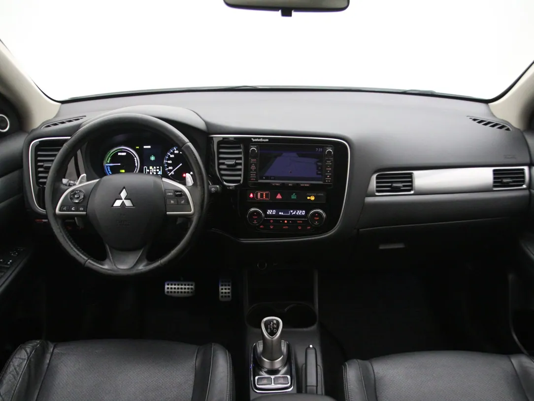 MITSUBISHI OUTLANDER Limited Edition X-Line