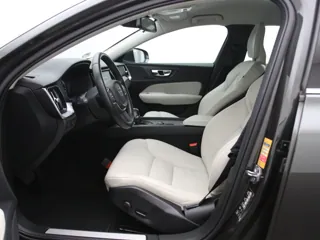 VOLVO V60 Momentum