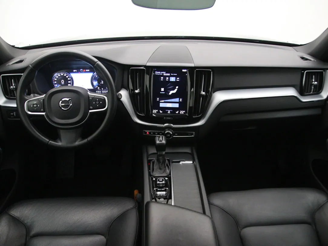 VOLVO XC60 Momentum