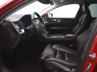 VOLVO V60 Momentum