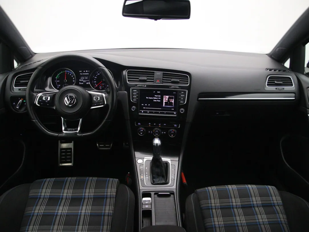 VOLKSWAGEN GOLF 7 GTE
