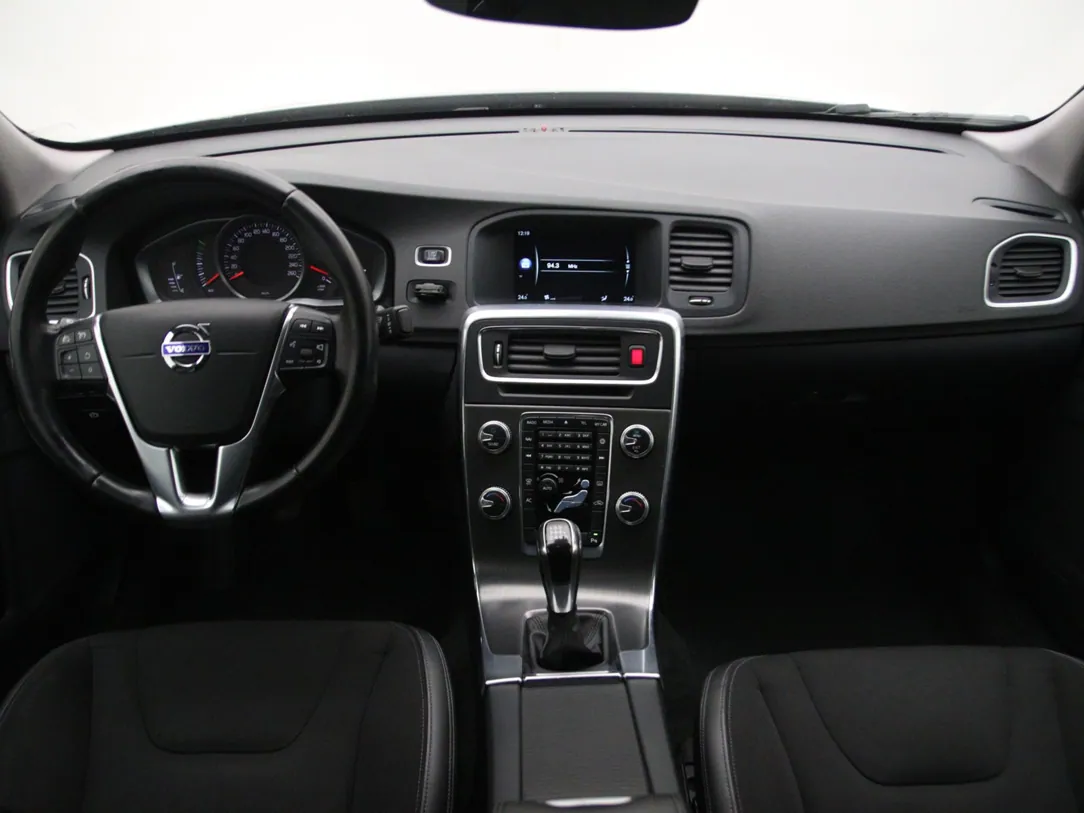 VOLVO S60 MOMENTUM BUSINESS EDITION