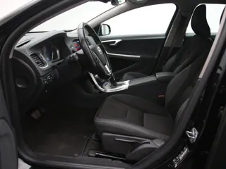 VOLVO V60 Momentum