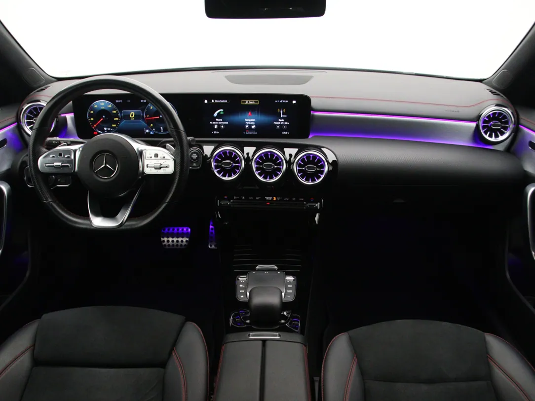 MERCEDES BENZ CLA200 Business Solution AMG