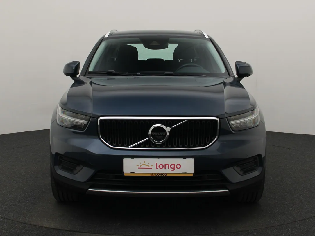 VOLVO XC40 Momentum
