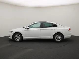 VOLKSWAGEN PASSAT B8 Connected Series