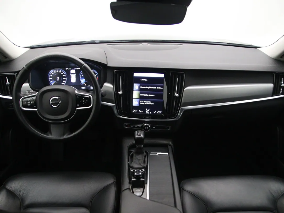 VOLVO S90 Momentum