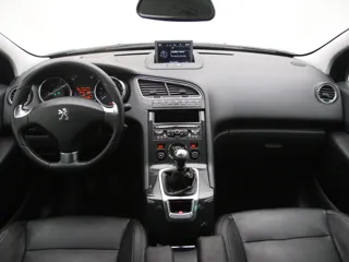 PEUGEOT 5008 Executive