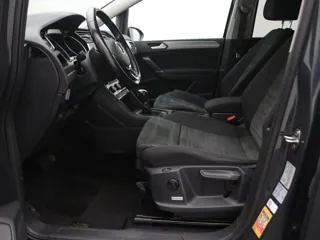 VOLKSWAGEN TOURAN CONNECTED