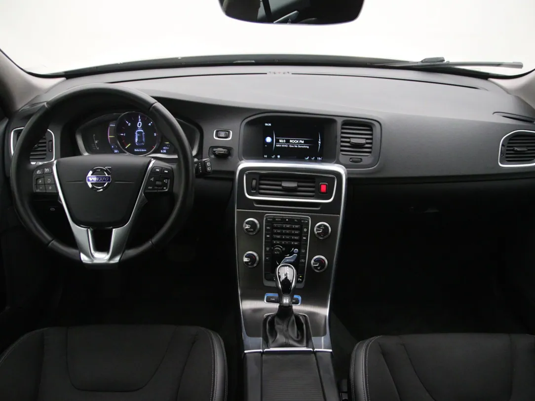 VOLVO V60 Momentum