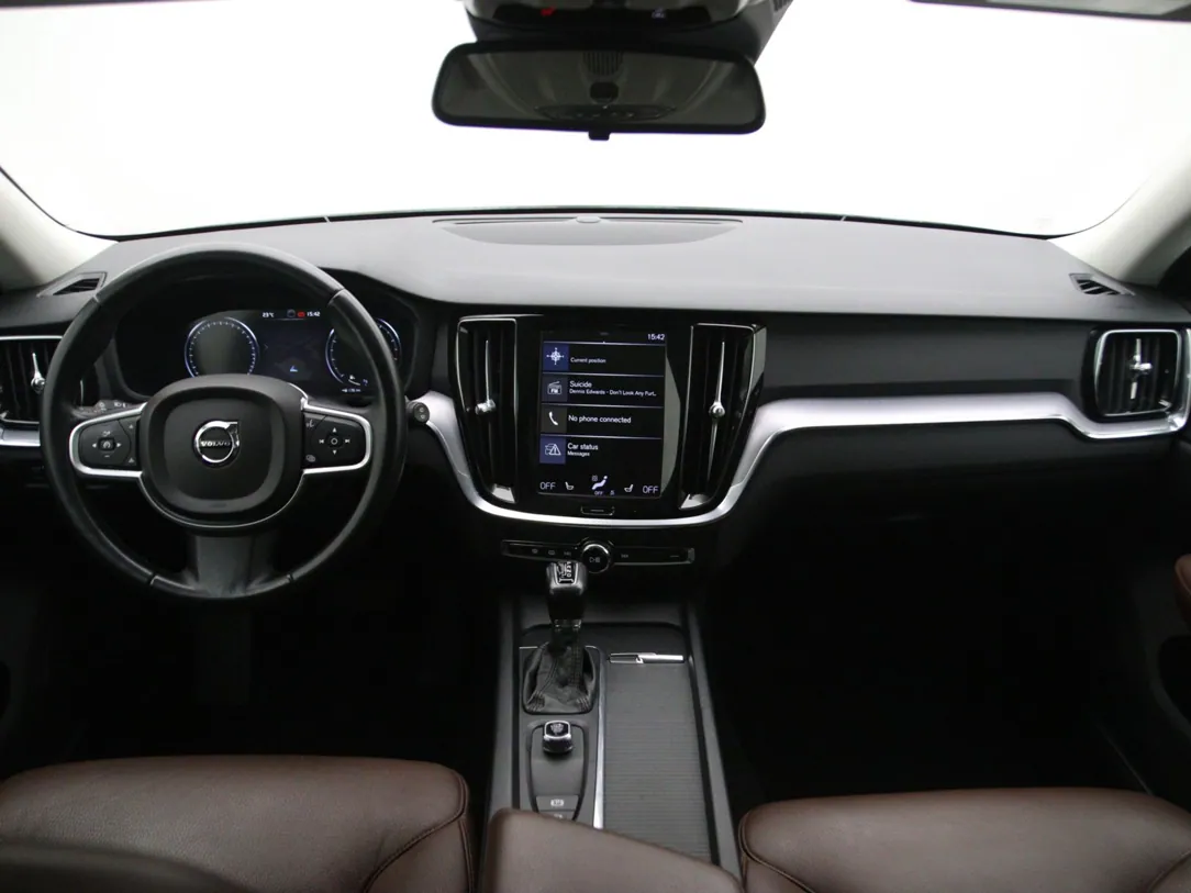 VOLVO V60 Momentum
