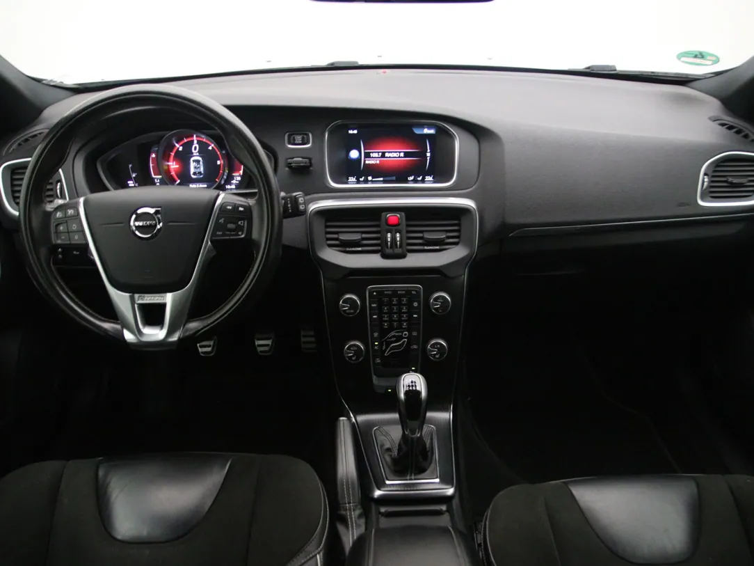 VOLVO V40 R-Design