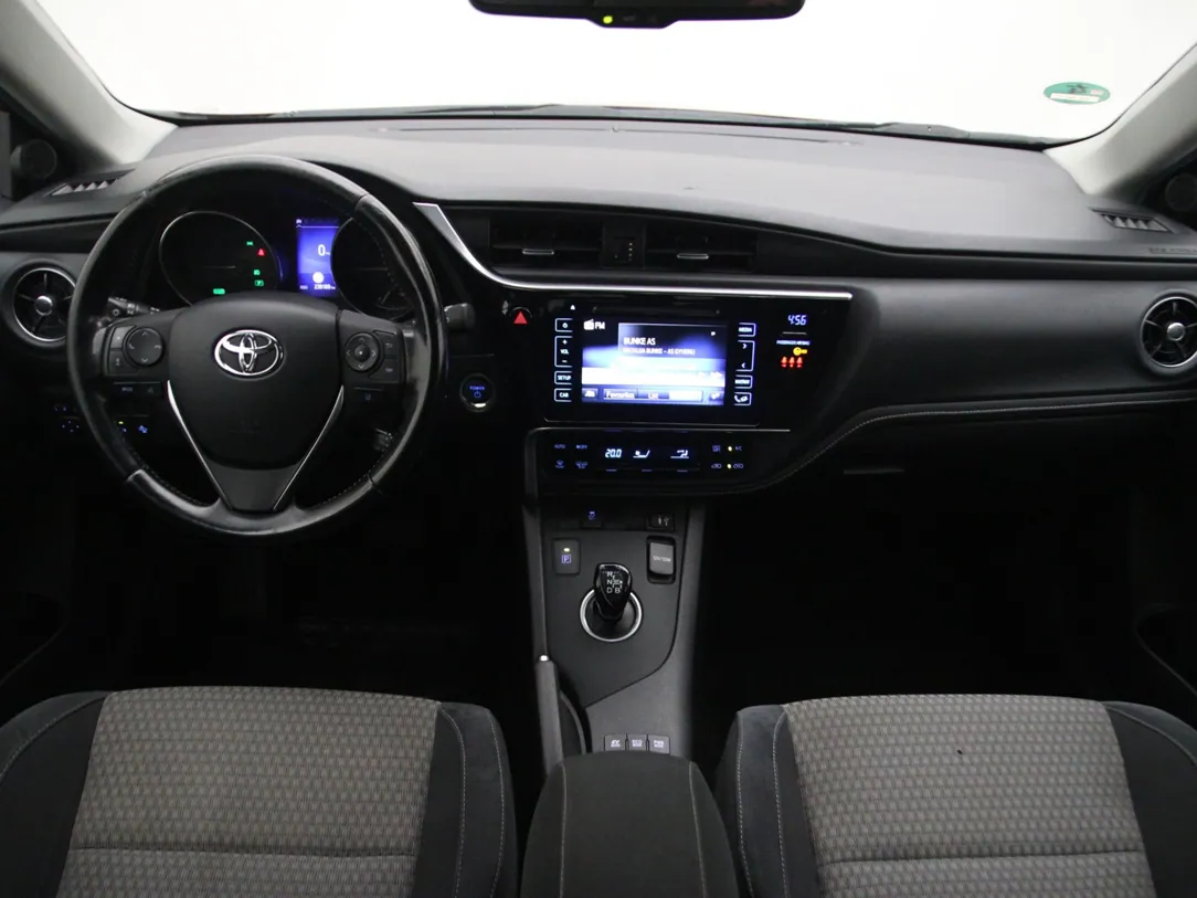 TOYOTA AURIS Black Edition