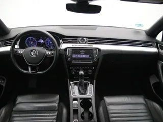 VOLKSWAGEN PASSAT B8 Highline