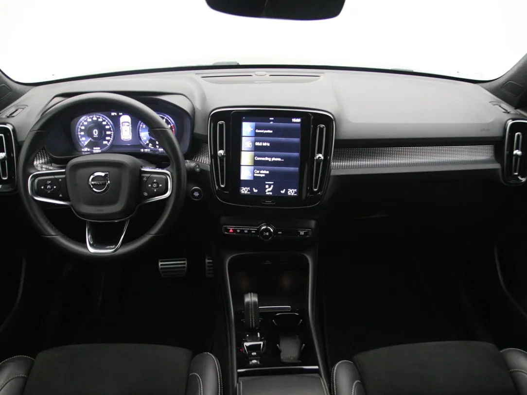 VOLVO XC40 R-Design