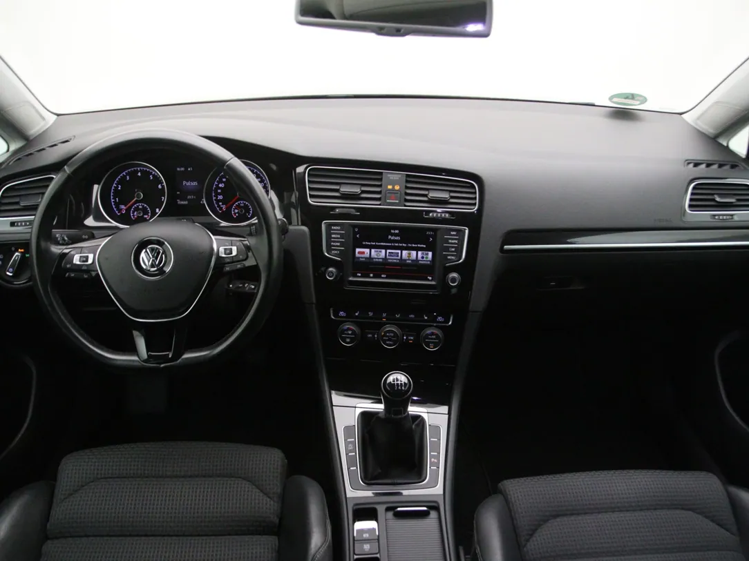 VOLKSWAGEN GOLF 7 Connected Series