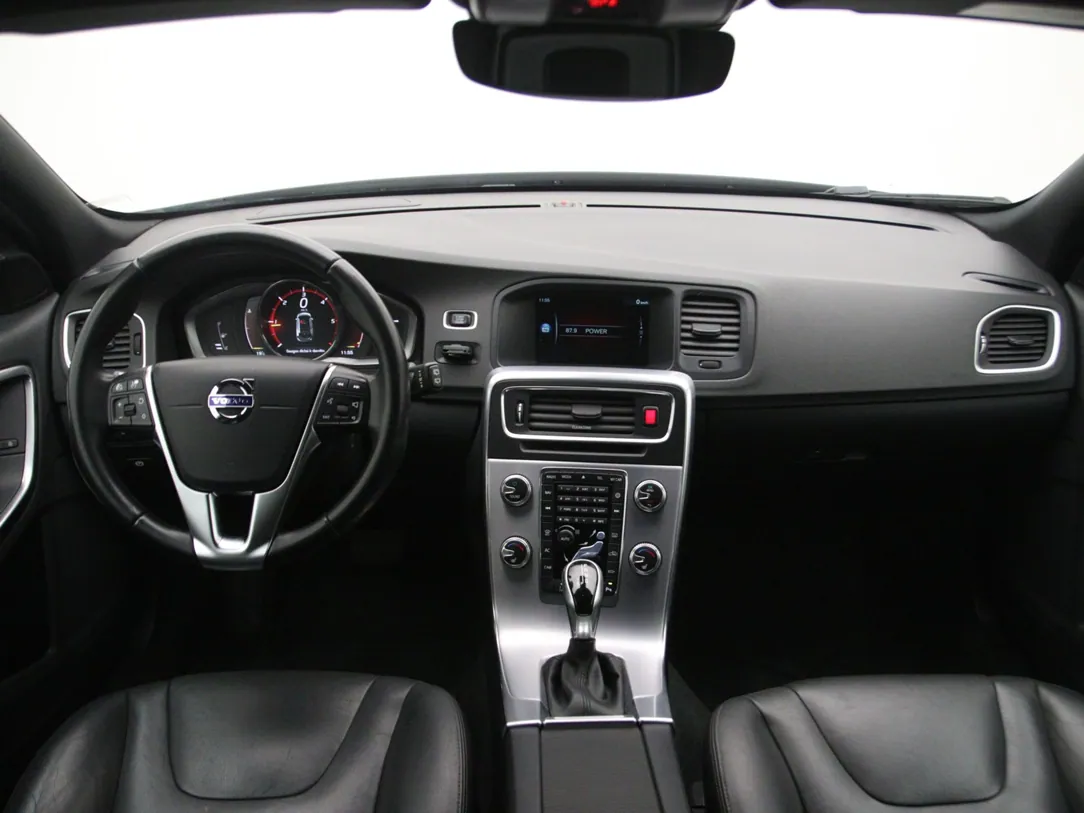 VOLVO V60 Cross Country Momentum