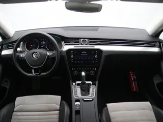 VOLKSWAGEN PASSAT B8 Highline