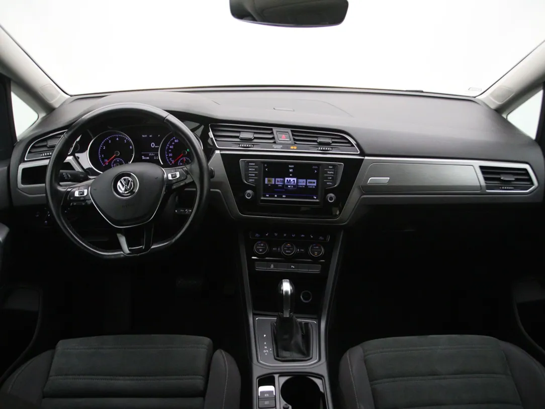 VOLKSWAGEN TOURAN CONNECTED