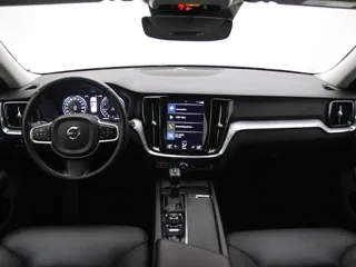 VOLVO V60 Momentum