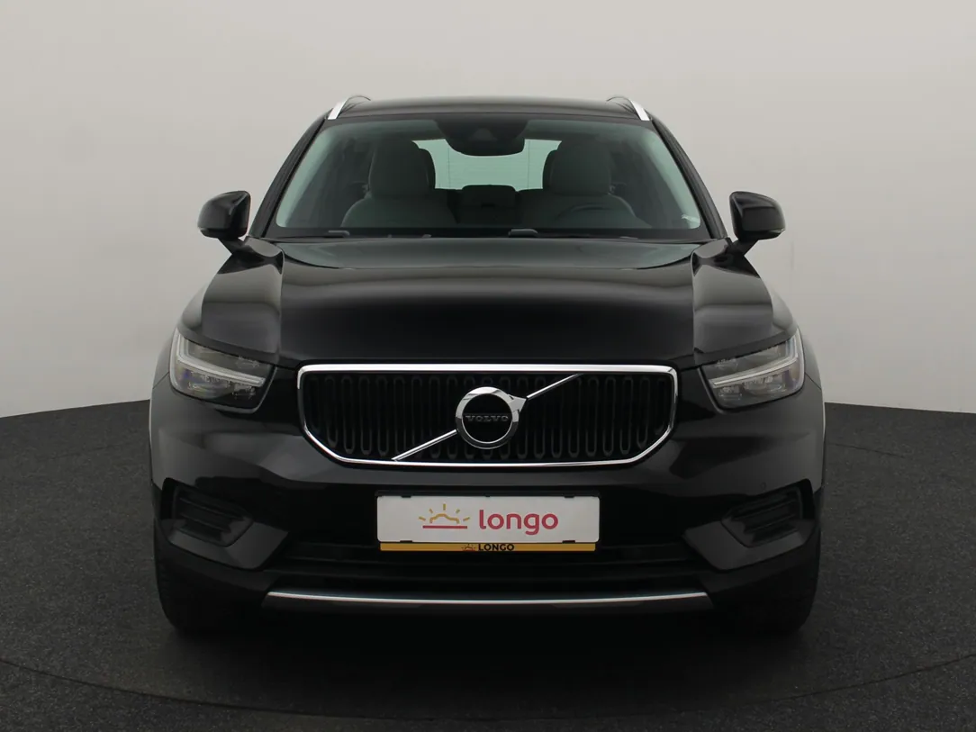 VOLVO XC40 Momentum