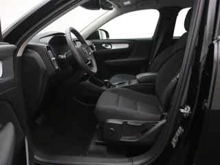 VOLVO XC40 Momentum Pro