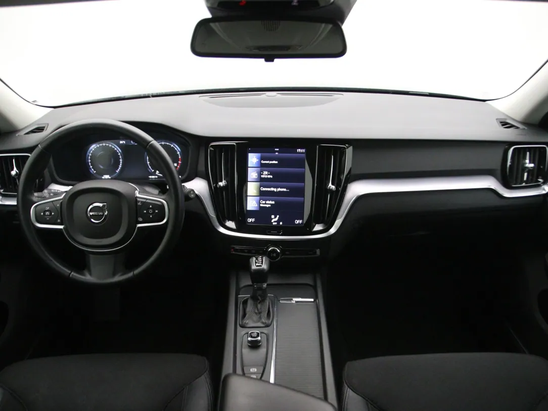 VOLVO V60 Momentum