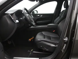 VOLVO XC60 Momentum