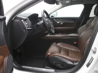 VOLVO V90 Cross Country Momentum