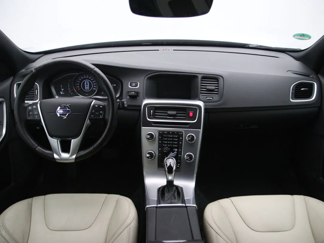VOLVO V60 Polar+