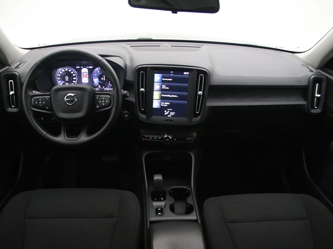 VOLVO XC40 Momentum