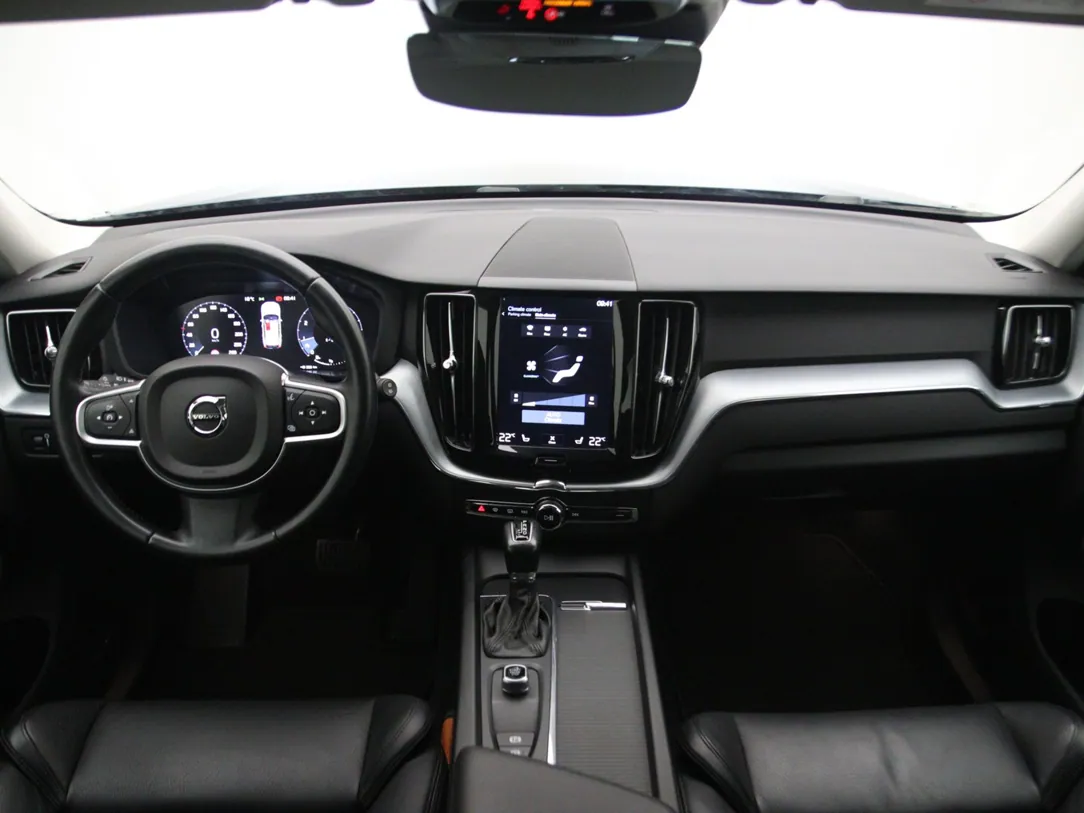 VOLVO XC60 Momentum