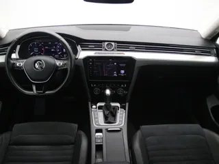 VOLKSWAGEN PASSAT B8 Highline