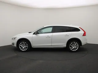 VOLVO V60 Cross Country Momentum