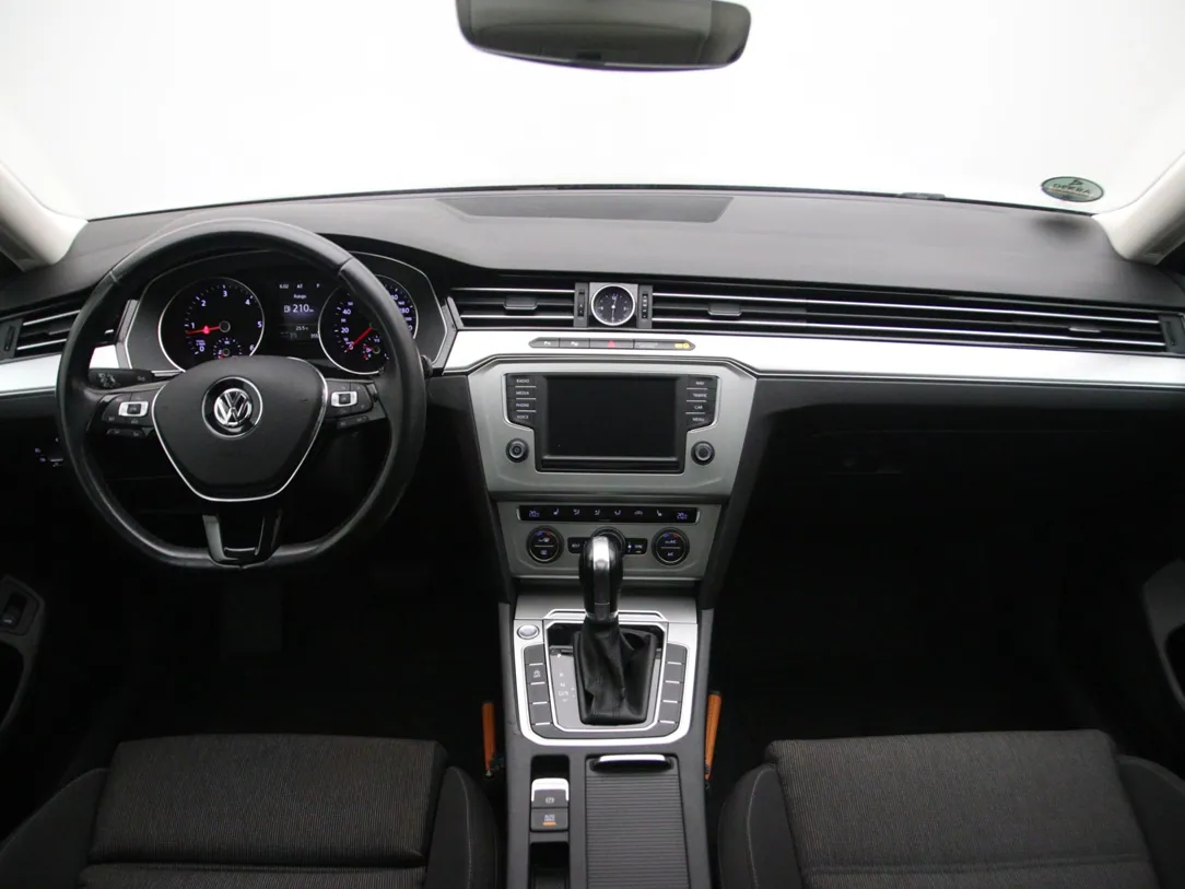 VOLKSWAGEN PASSAT B8 Comfortline