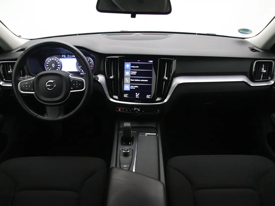 VOLVO V60 MHEV Momentum Advantage