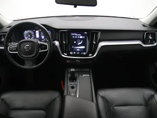 VOLVO V60 MHEV Momentum Advantage