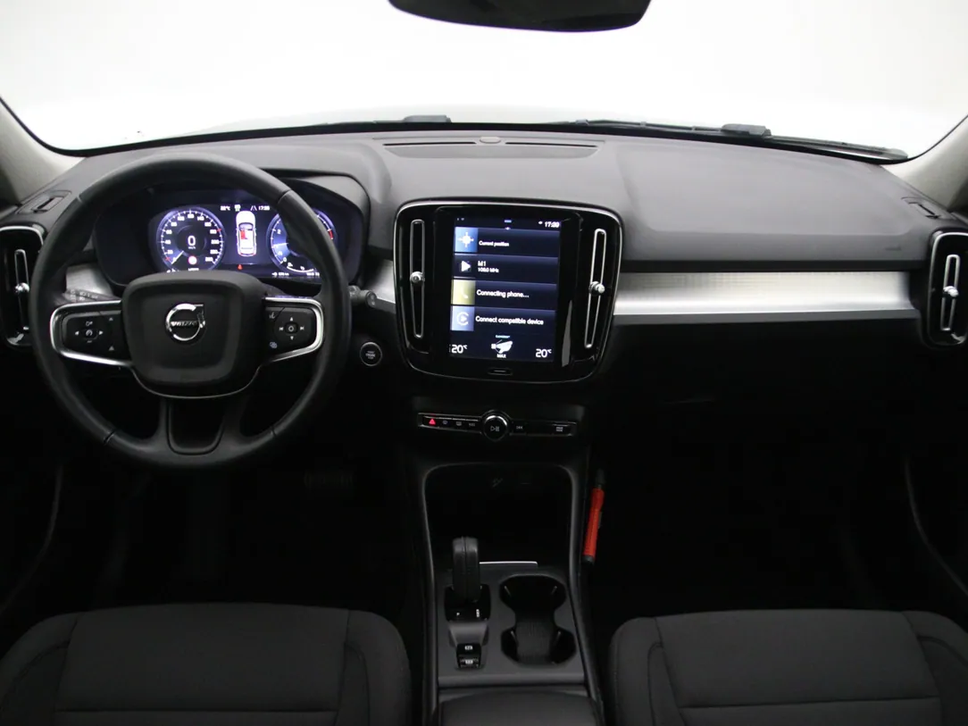 VOLVO XC40 Momentum